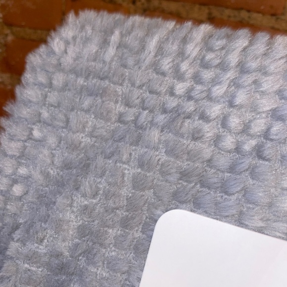 Royal Luxe Faux Fur Grey Throw Blanket New - Picture 4 of 4